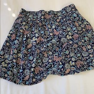 Loose mini skirt